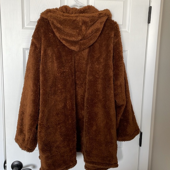 Hooded Teddy Bear Coat. - Picture 4 of 4